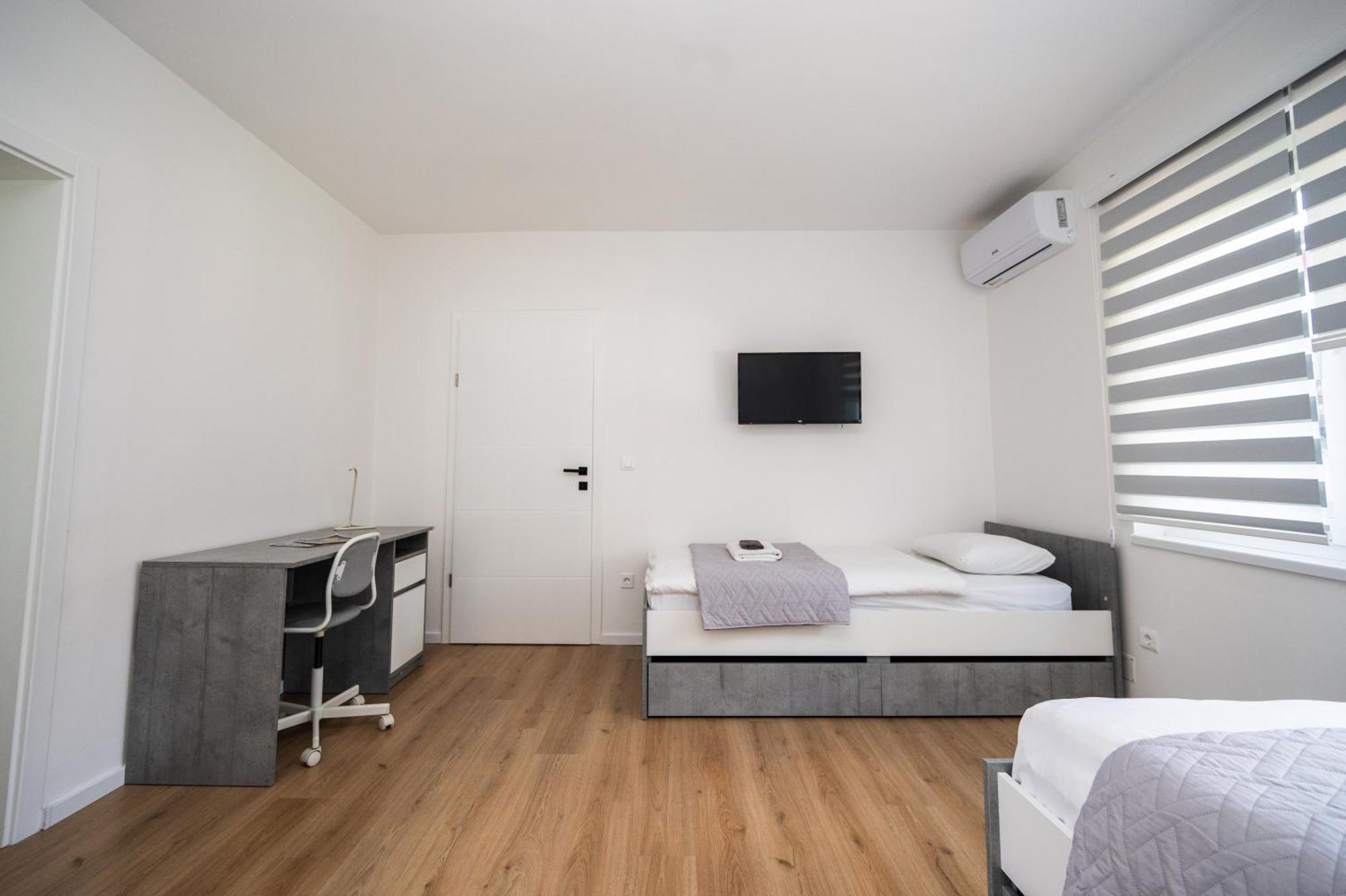 Bright 2Bdr Apartment With Balcony - Free Parking Сараєво Екстер'єр фото